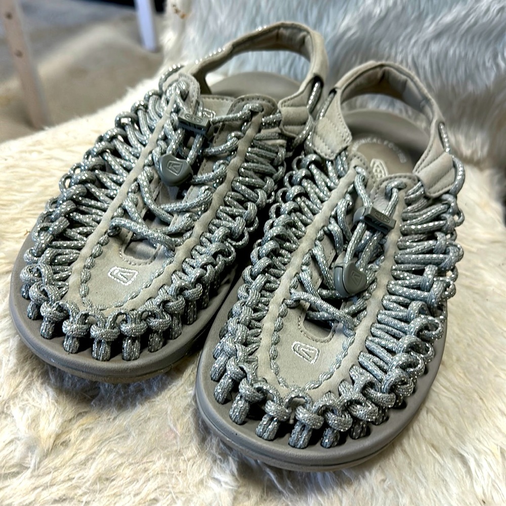 Keen Uneek Women’s Sandal 39 8.5 silver grey neutral water shoe